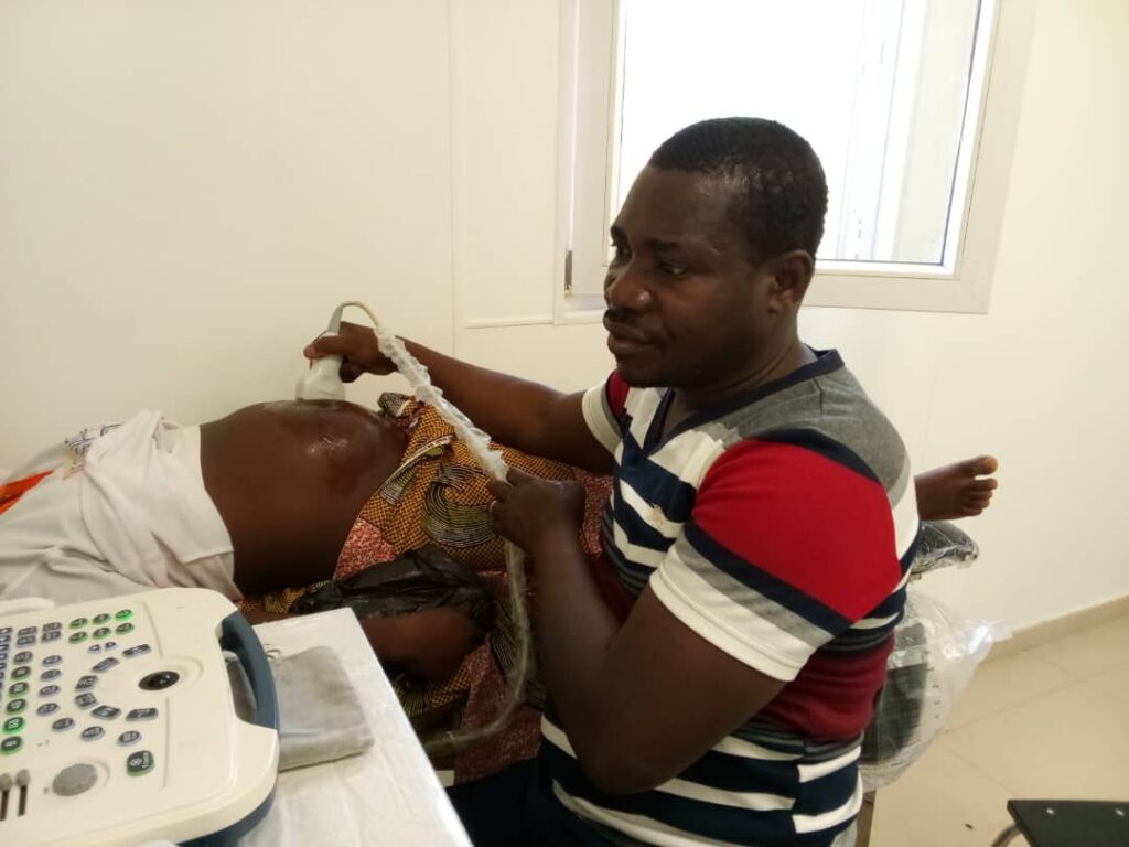 Examen d'échographie prénatale, ONG LA SOURCE CI